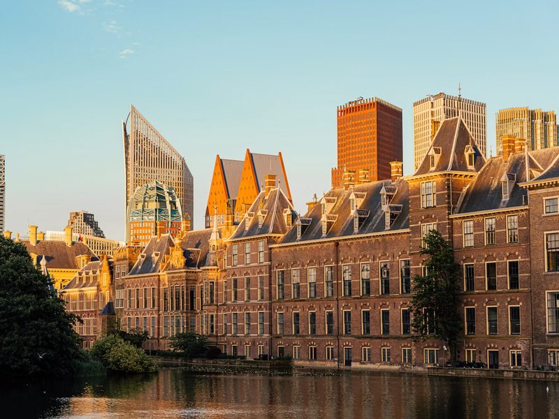 Het Binnenhof en de Hofvijver in Den Haag